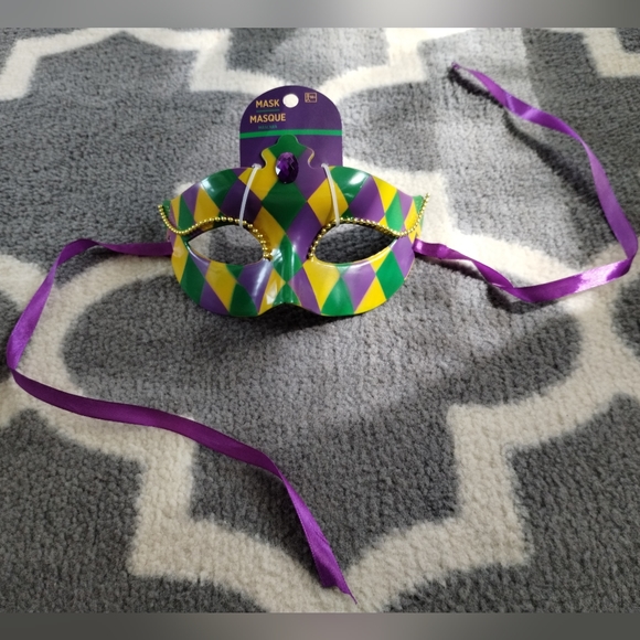 New Mardi Gras Mask/Masquerade mask - Picture 8 of 11